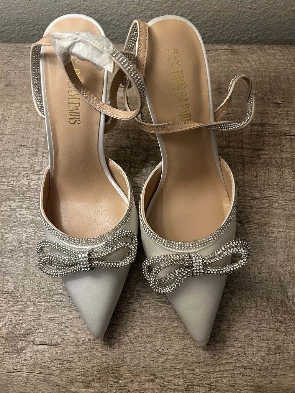 Dream Pairs White Satin Pointed-Toe Heels with Crystal Bow